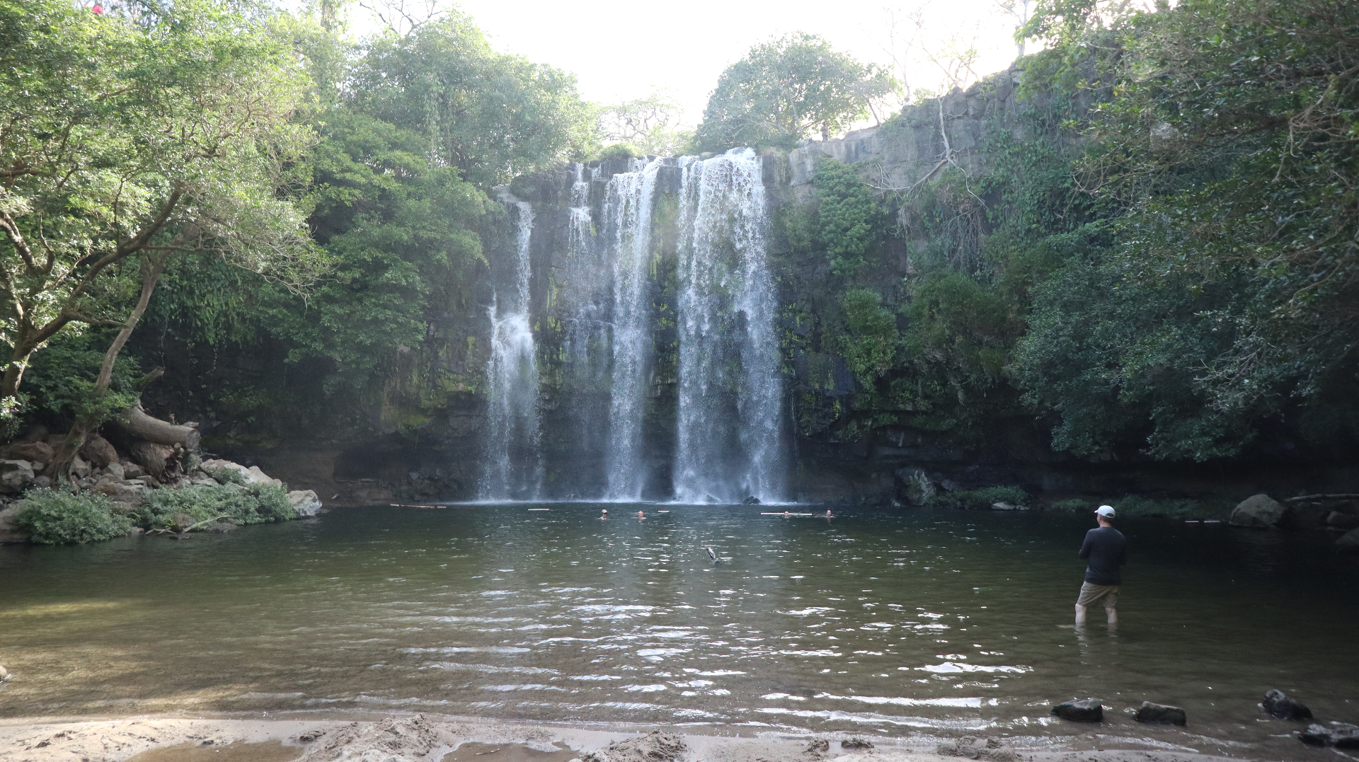Llanos de Cortés main falls and natural pool